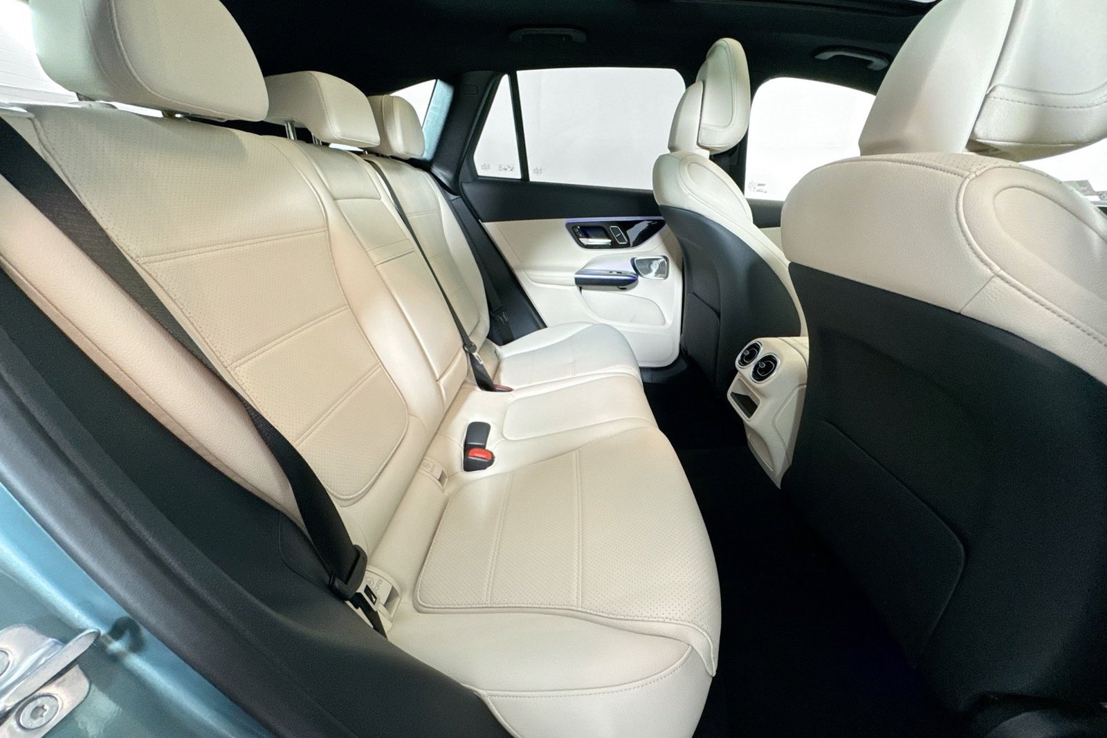 New 2026 Verde Silver Metallic Mercedes-Benz GLC 300 image 25