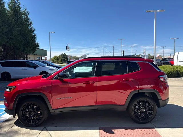 Used 2025 Red Jeep Latitude image 10