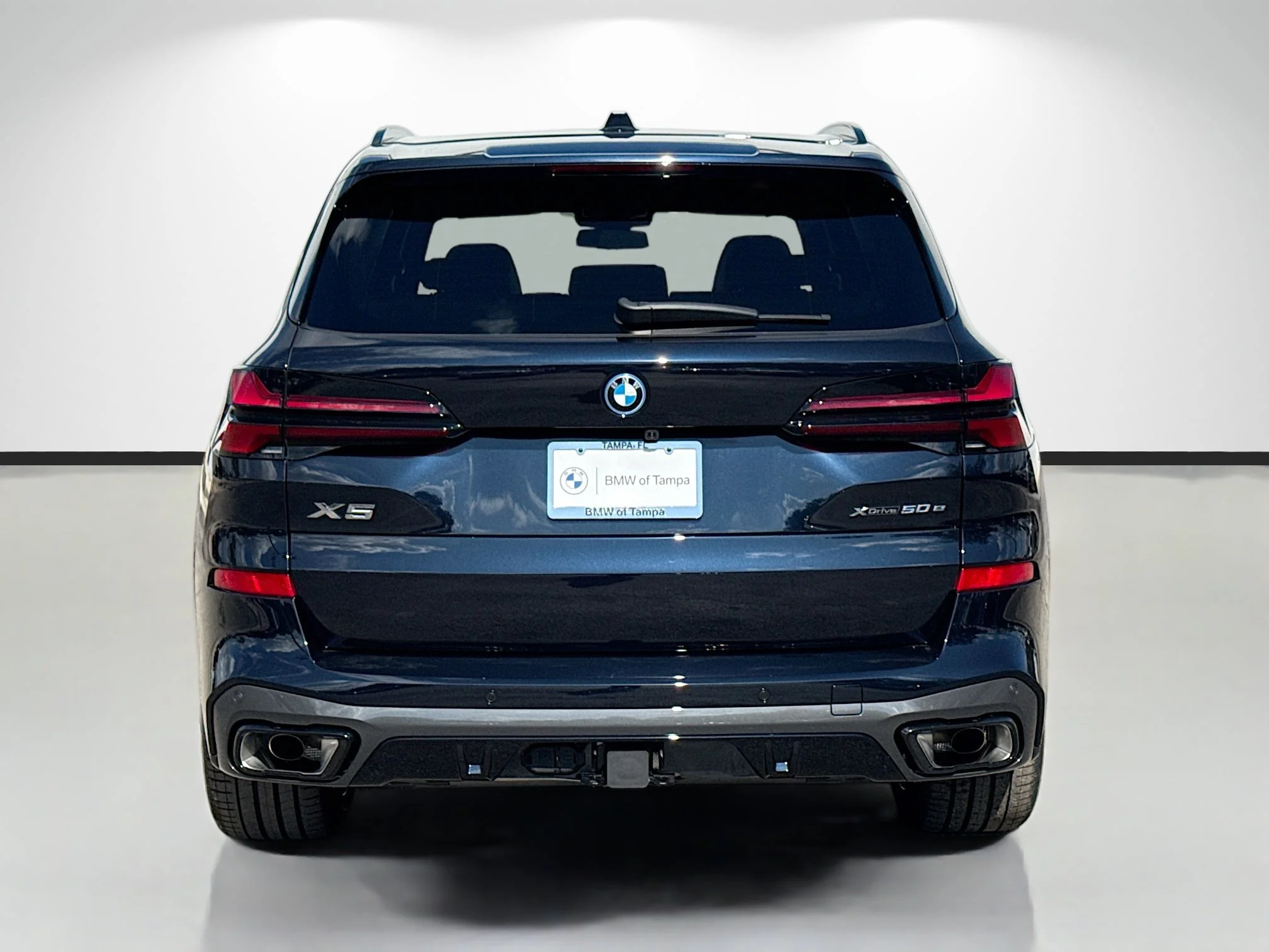 New 2026 Carbon Black Metallic BMW xDrive50e image 4