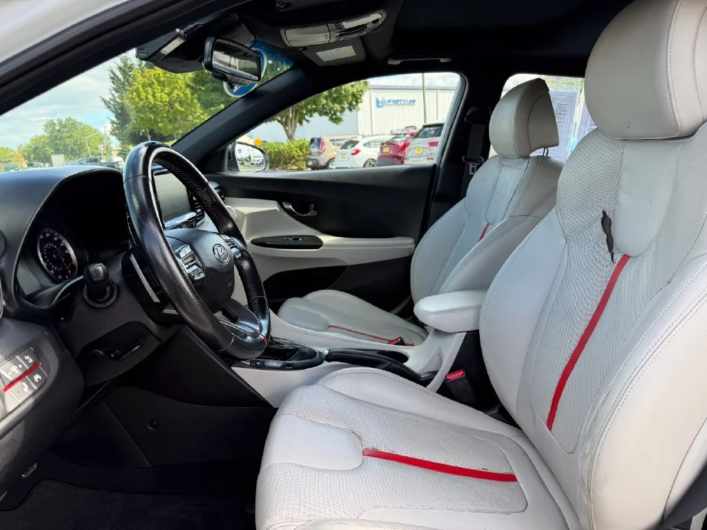 Used 2019 Chalk White w/Black Roof Hyundai Turbo Ultimate image 15