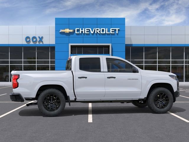 New 2026 Summit White Chevrolet WT image 5