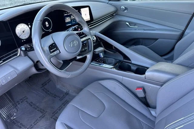 Used 2025 White Hyundai SEL Convenience image 11