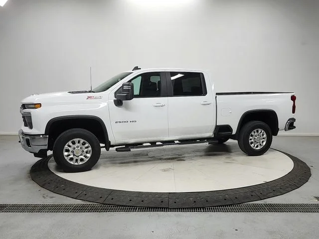 Used 2025 White Chevrolet LT image 4