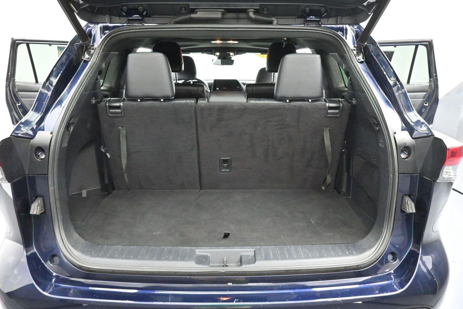 Used 2023 Blue Toyota L image 9