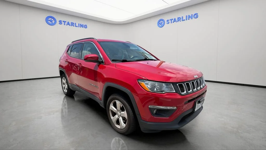 Used 2018 Red Jeep Latitude 4x4 image 4