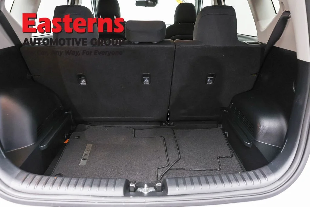 Used 2023 White Kia LX image 9