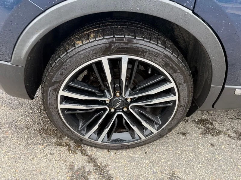 Used 2017 Black Lincoln Reserve image 16