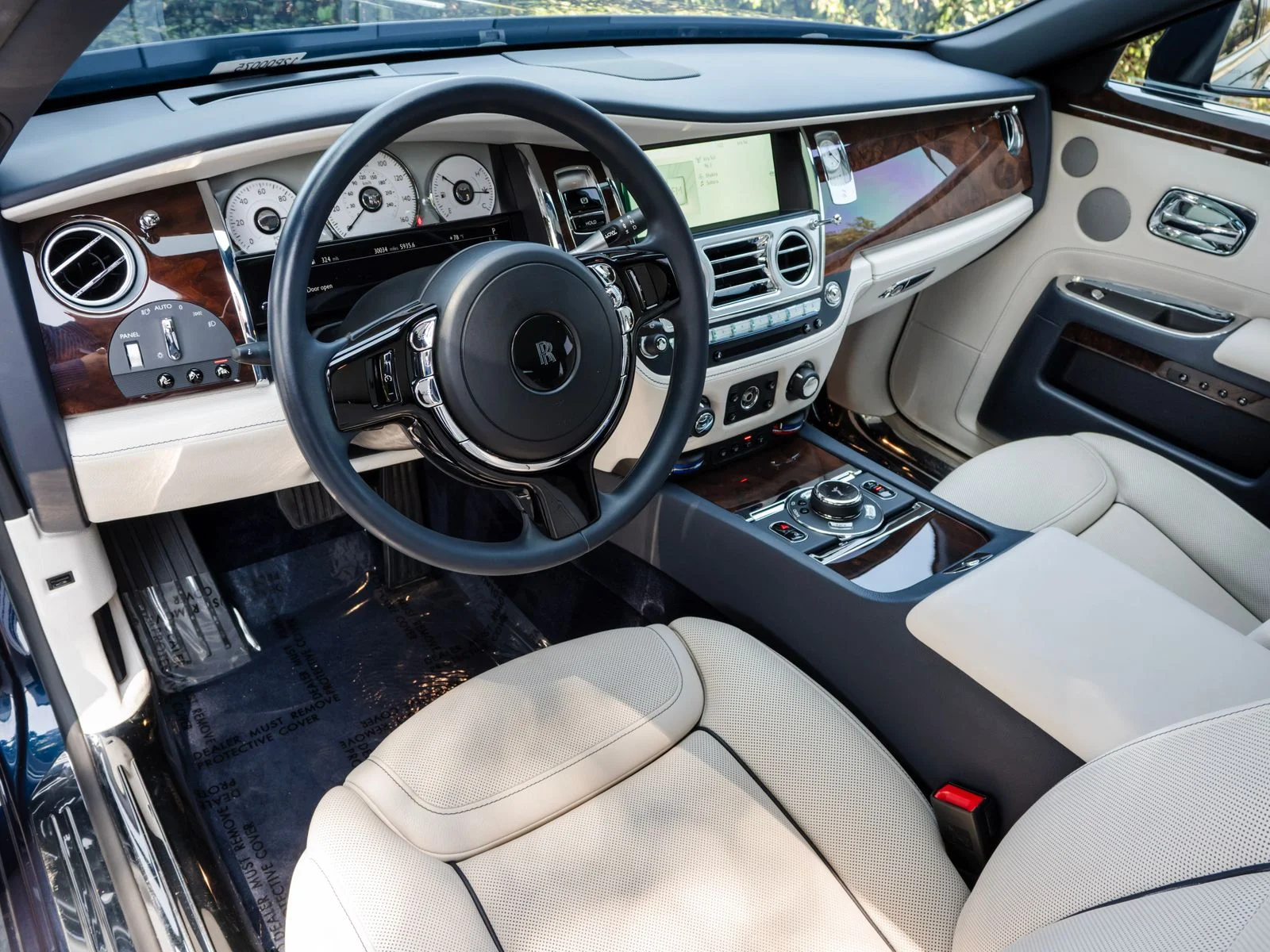 Certified Used 2016 Midnight Sapphire Rolls-Royce  image 14