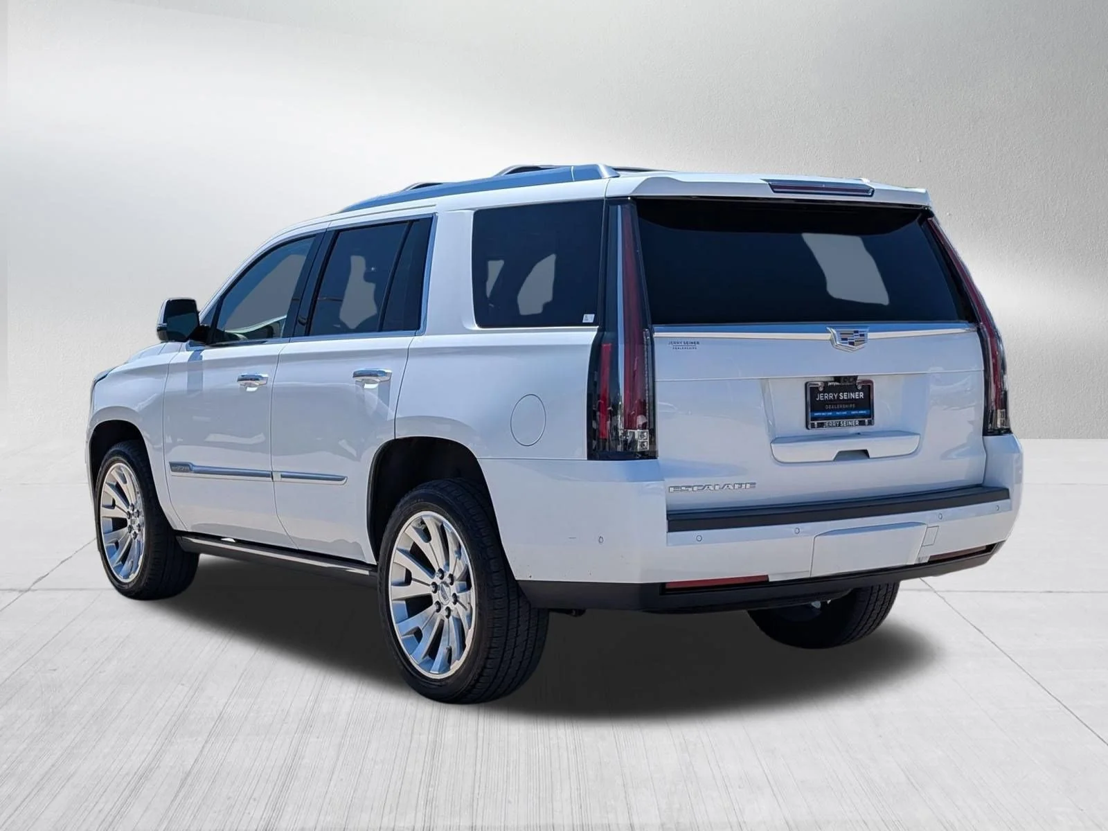 Used 2020 Crystal White Tricoat Cadillac Platinum image 4