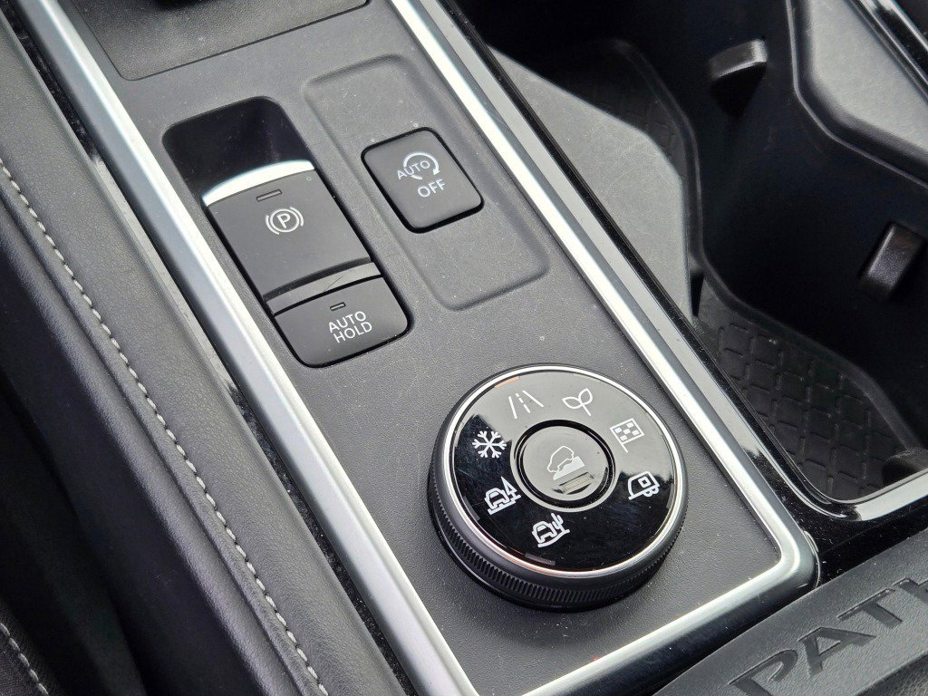 2025 Nissan Pathfinder SV - Photo 32