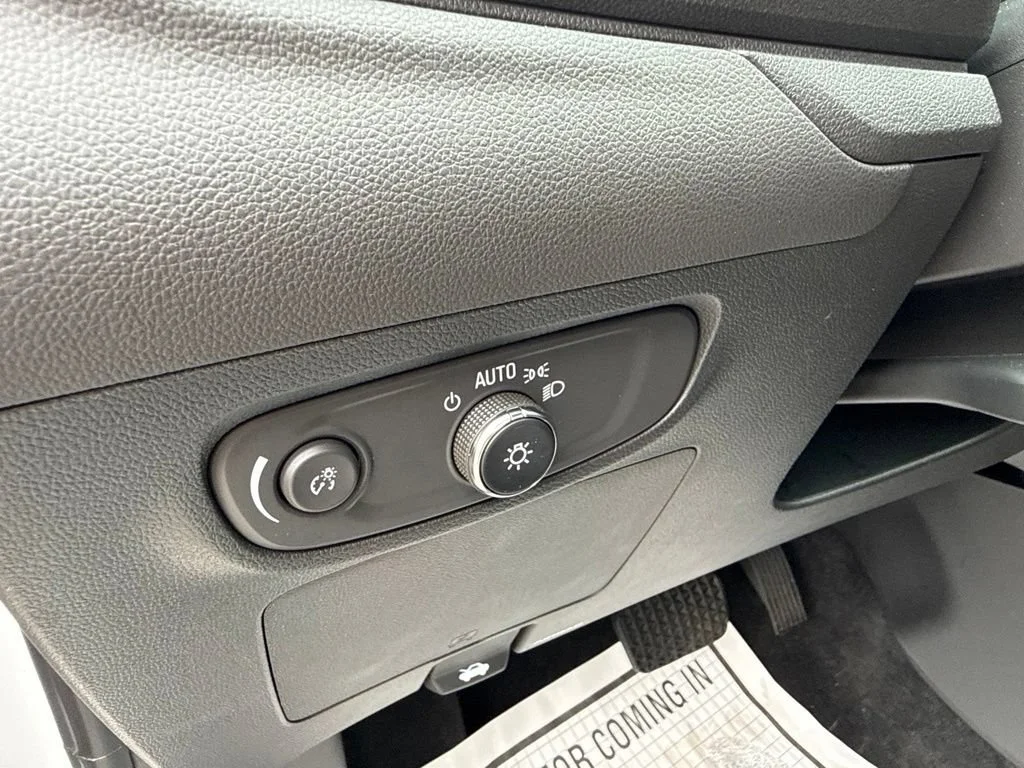 Used 2024 Summit White Buick Preferred image 22