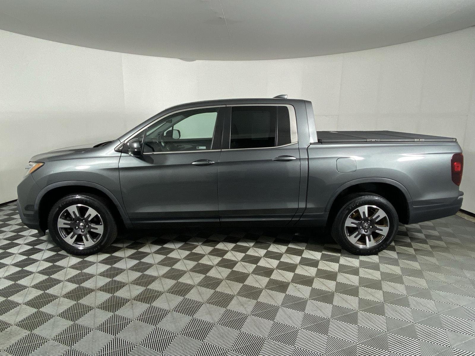 Used 2019 Forest Mist Metallic Honda RTL image 4