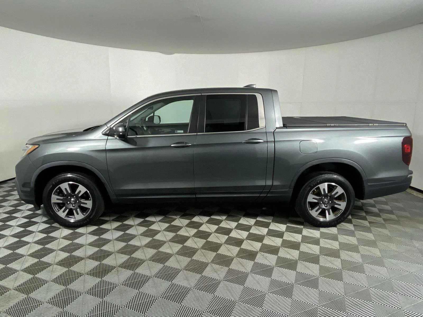 Used 2019 Forest Mist Metallic Honda RTL image 4
