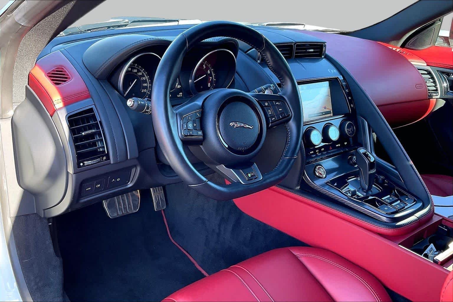 Used 2016  Jaguar R image 12