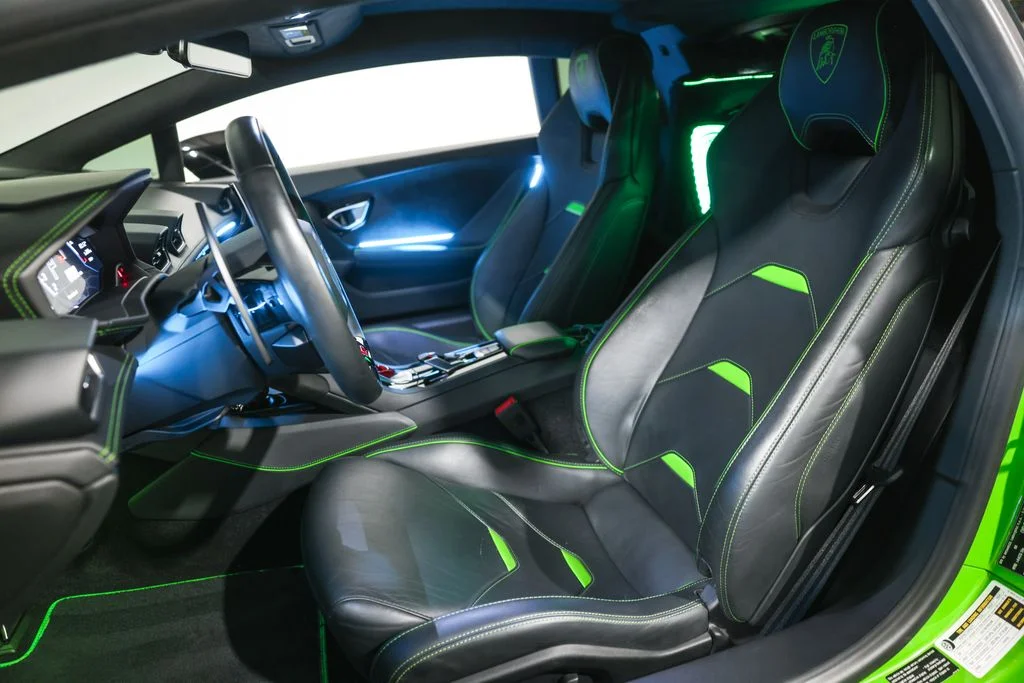Used 2021 Green Lamborghini Base image 24