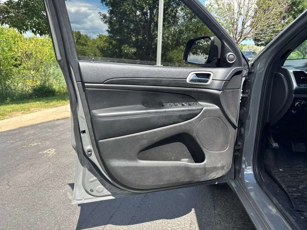 Used 2020 Gray Jeep Altitude image 11