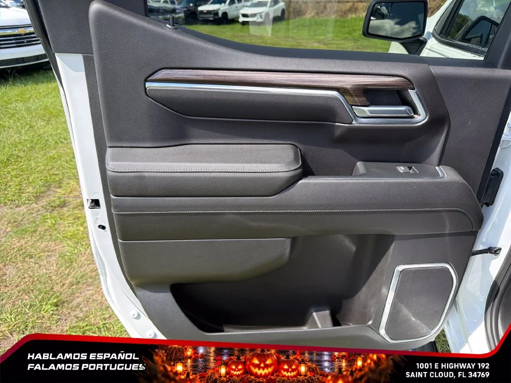 Used 2023 SUMMIT WHITE Chevrolet RST image 26
