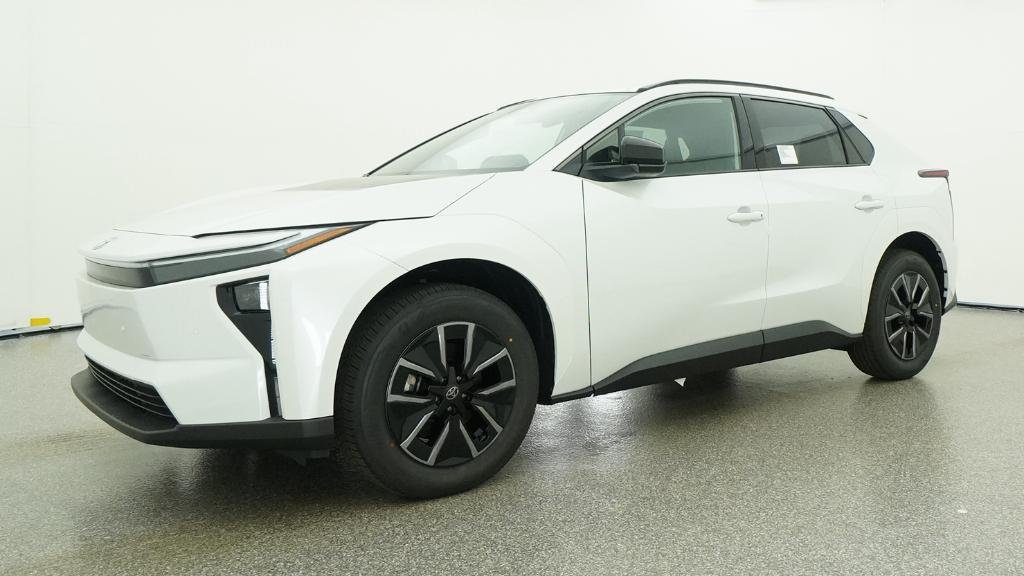 New 2026 Wind Chill Pearl Toyota XLE image 3