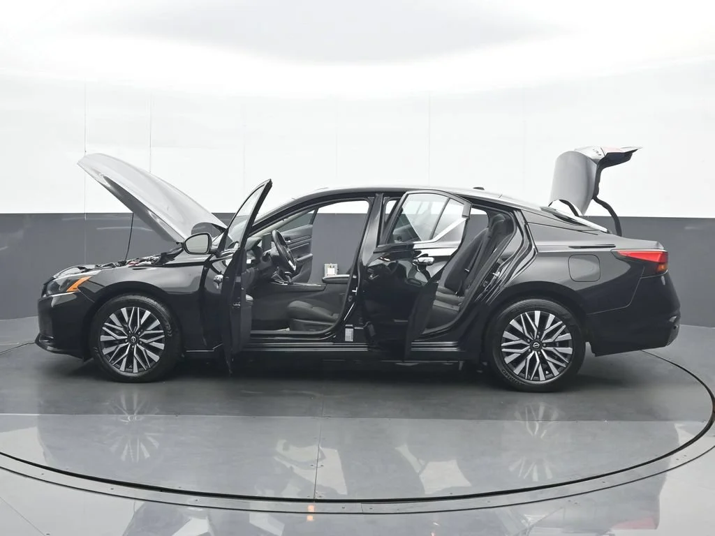 Used 2024 Black Nissan 2.5 SV image 37