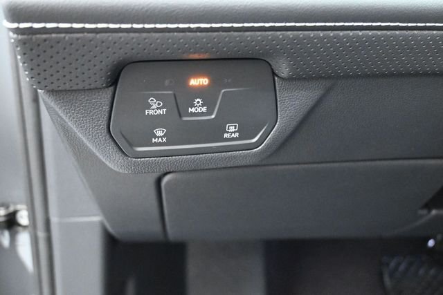 Used 2026  Volkswagen 2.0T SE w/Technology image 21