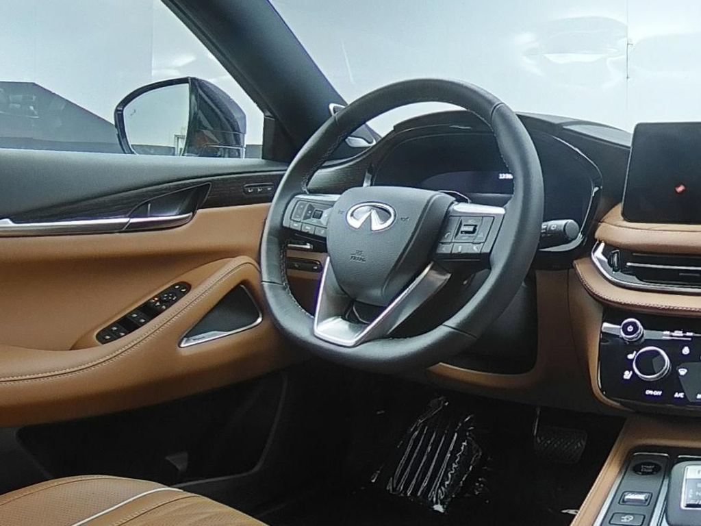 New 2027 2T RAD WHT INFINITI Autograph AWD image 31