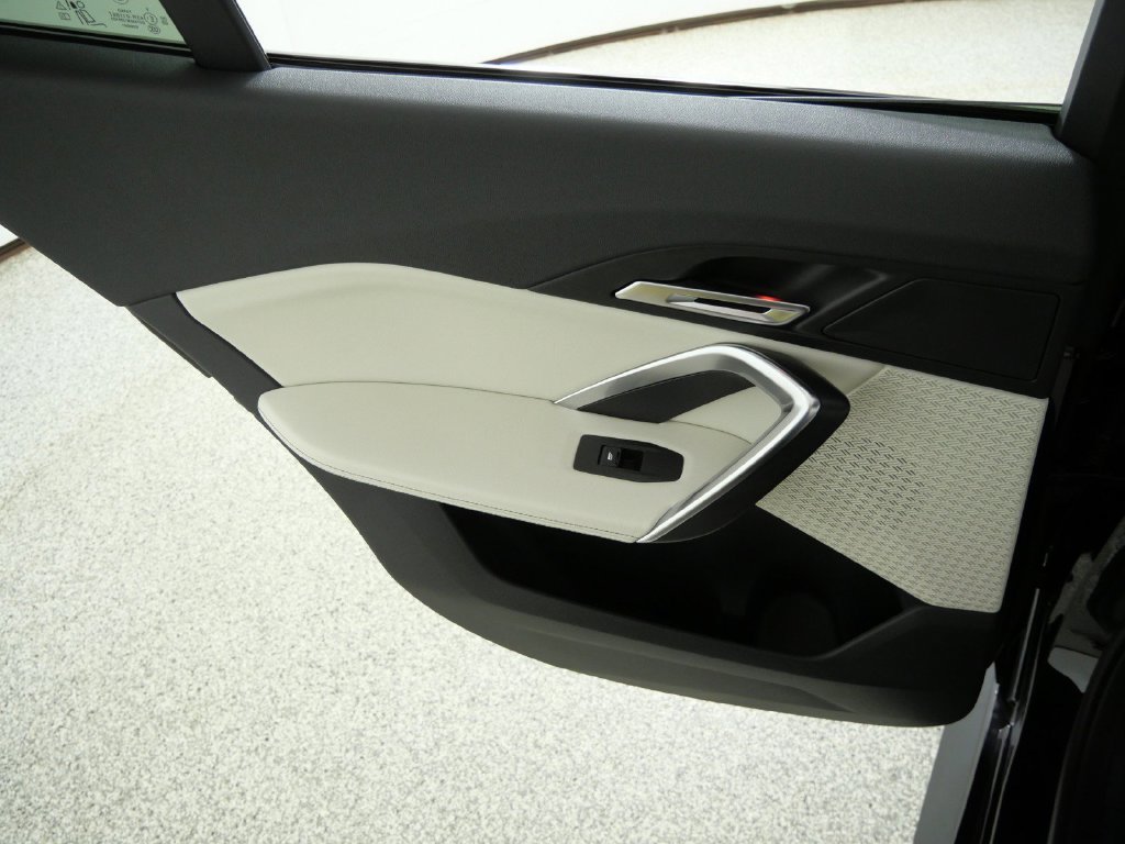 New 2027 Black Sapphire Metallic BMW xDrive28i image 29