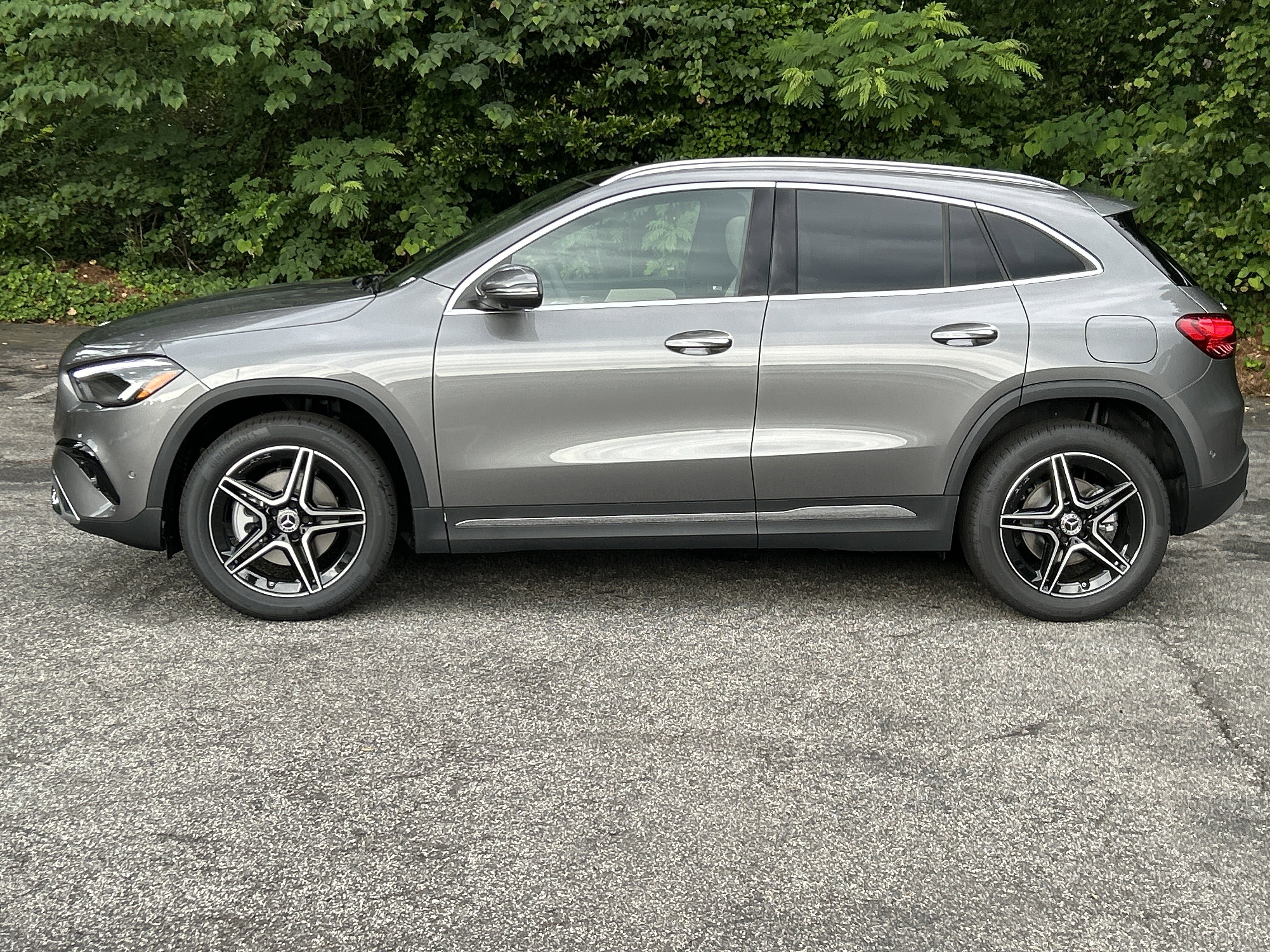 New 2026 Mountain Grey Metallic Mercedes-Benz GLA 250 SUV image 12