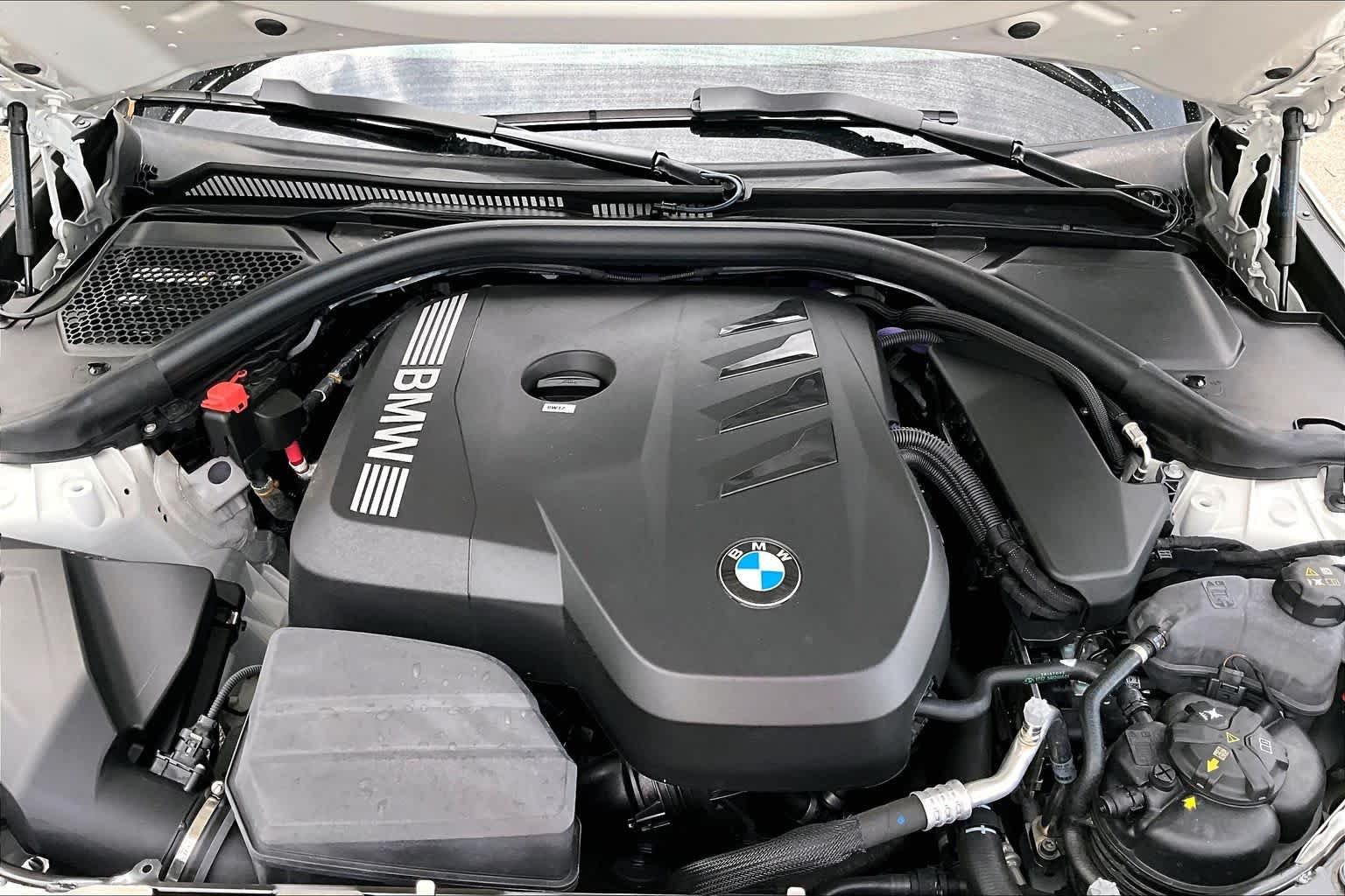 Used 2025 Alpine White BMW 330i image 32
