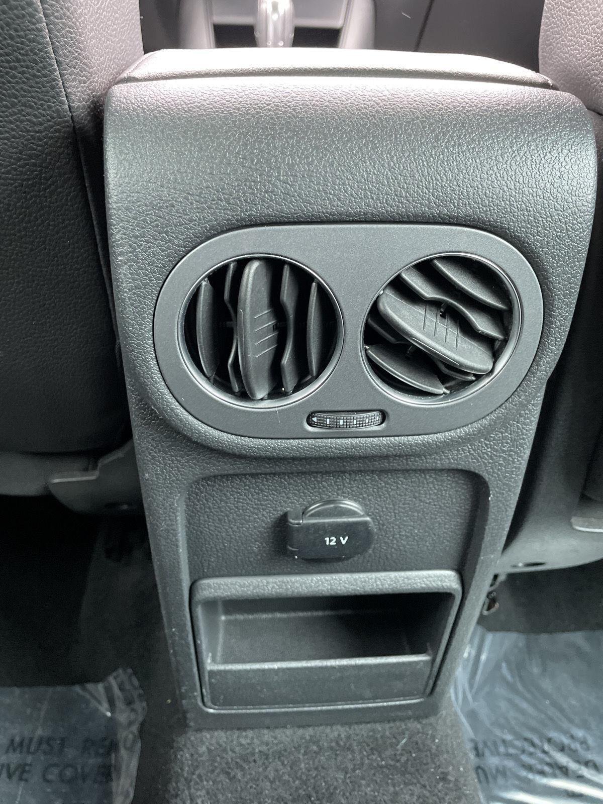 Used 2014 Pepper Gray Metallic Volkswagen SE image 23