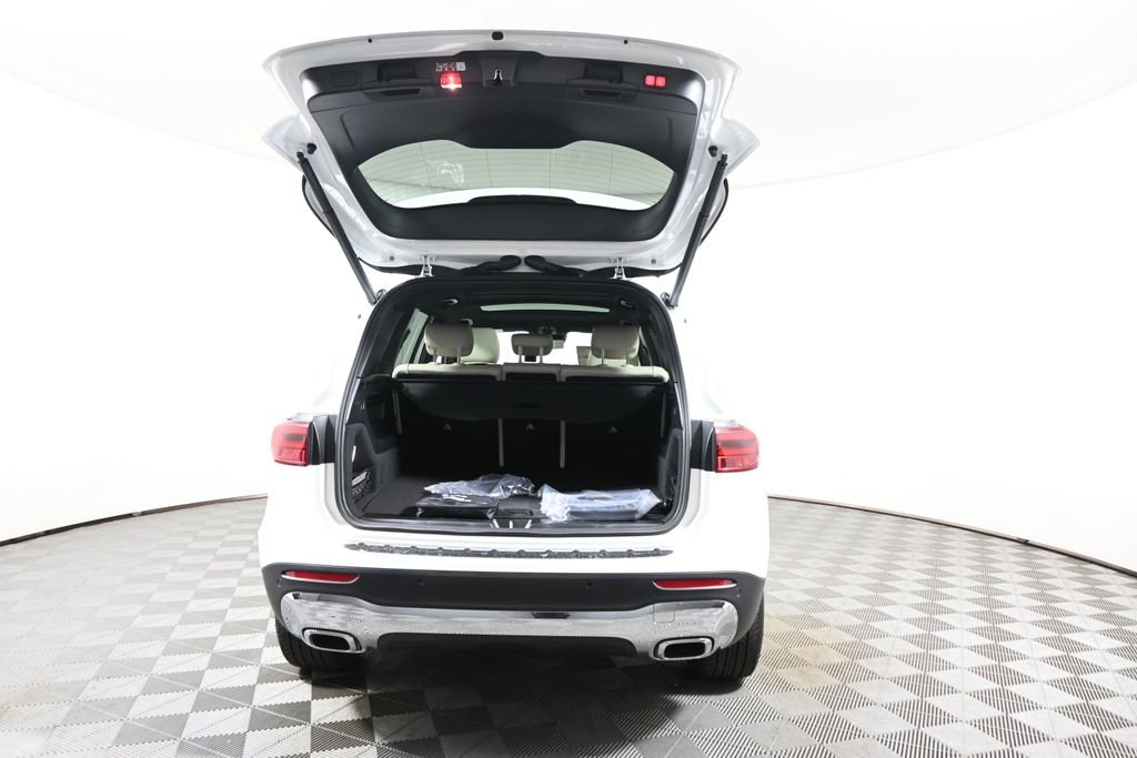 Used 2026 Polar White Mercedes-Benz GLB 250 image 34
