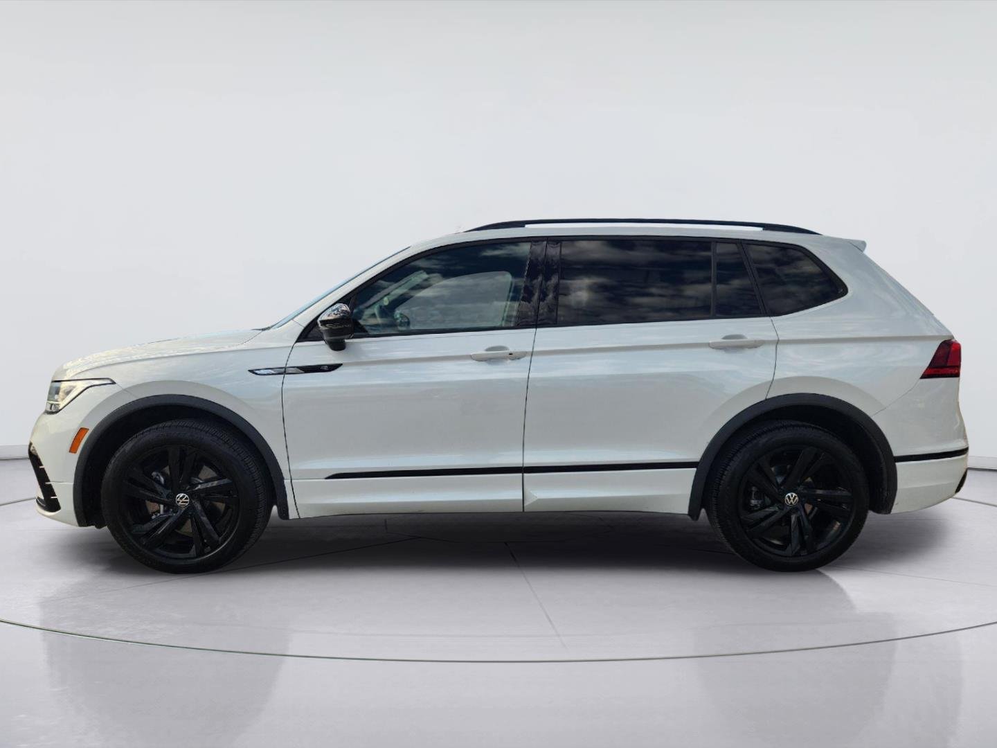 2024 Volkswagen Tiguan photo 4 of 33
