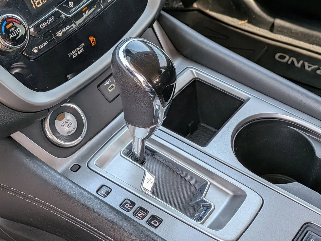 Used 2021 Silver Nissan SL image 22