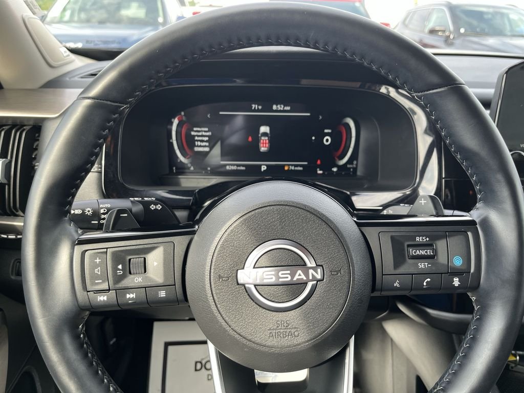 Used 2025 Gray Nissan Platinum image 14