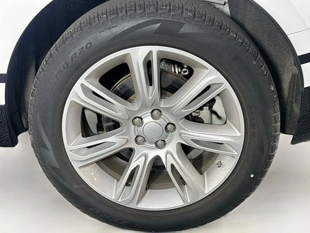 Used 2021 White Land Rover S image 31