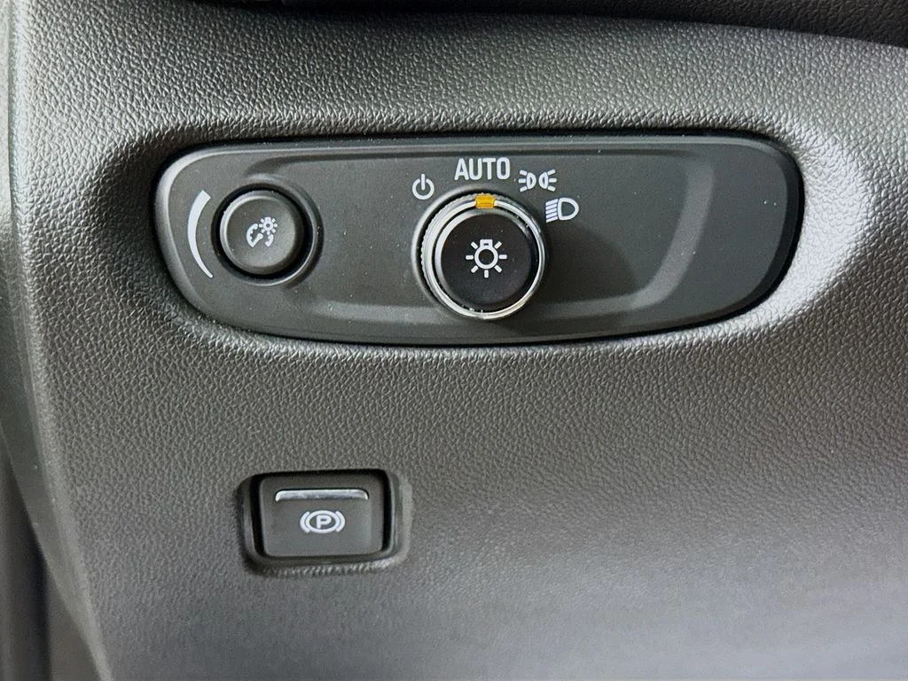 Used 2023 Beige Chevrolet Premier image 10