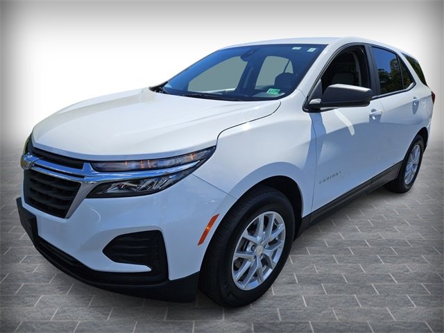 2024 Chevrolet Equinox LS photo 2