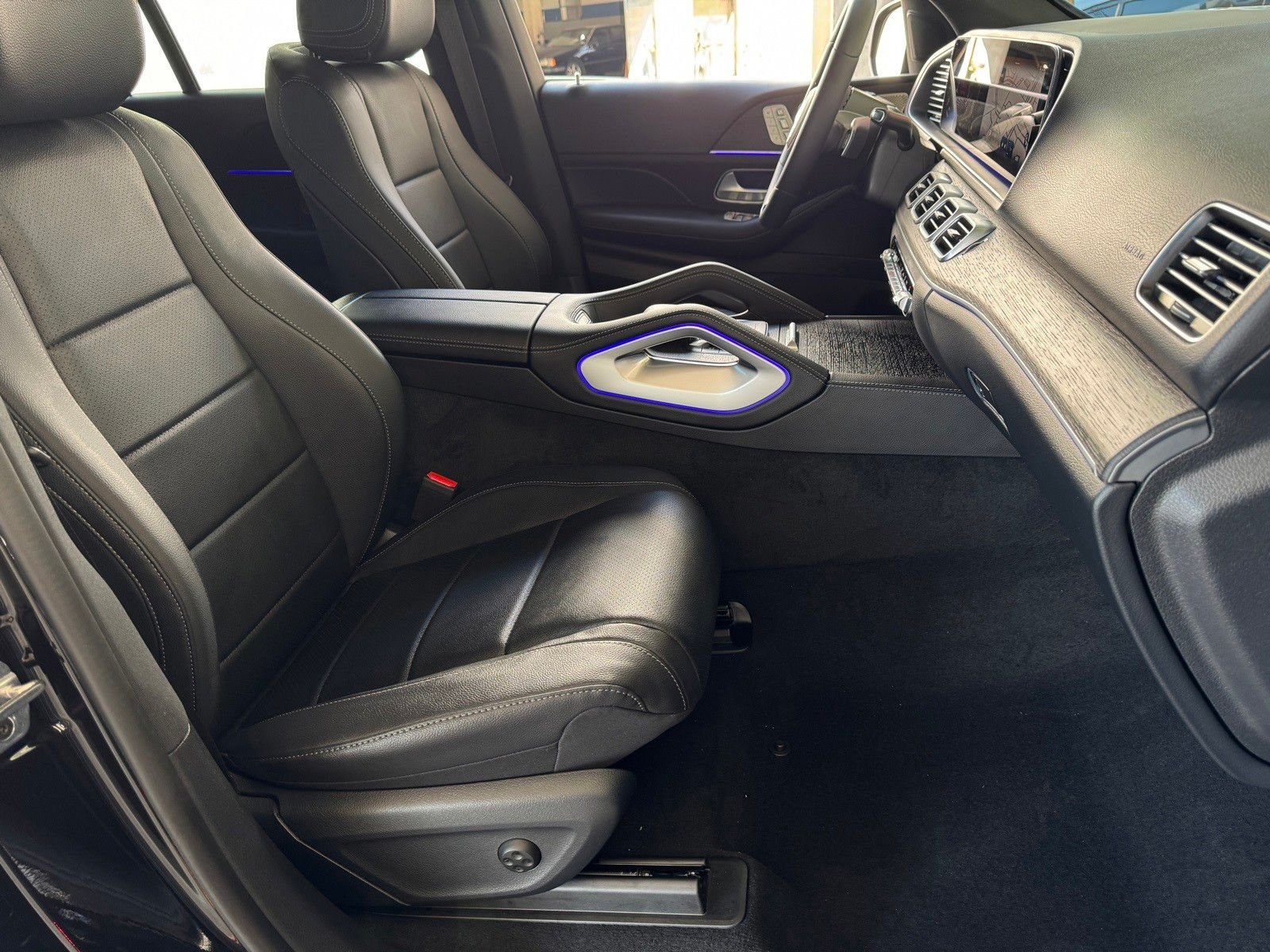 New 2026 Obsidian Black Metallic Mercedes-Benz GLE 350 image 16