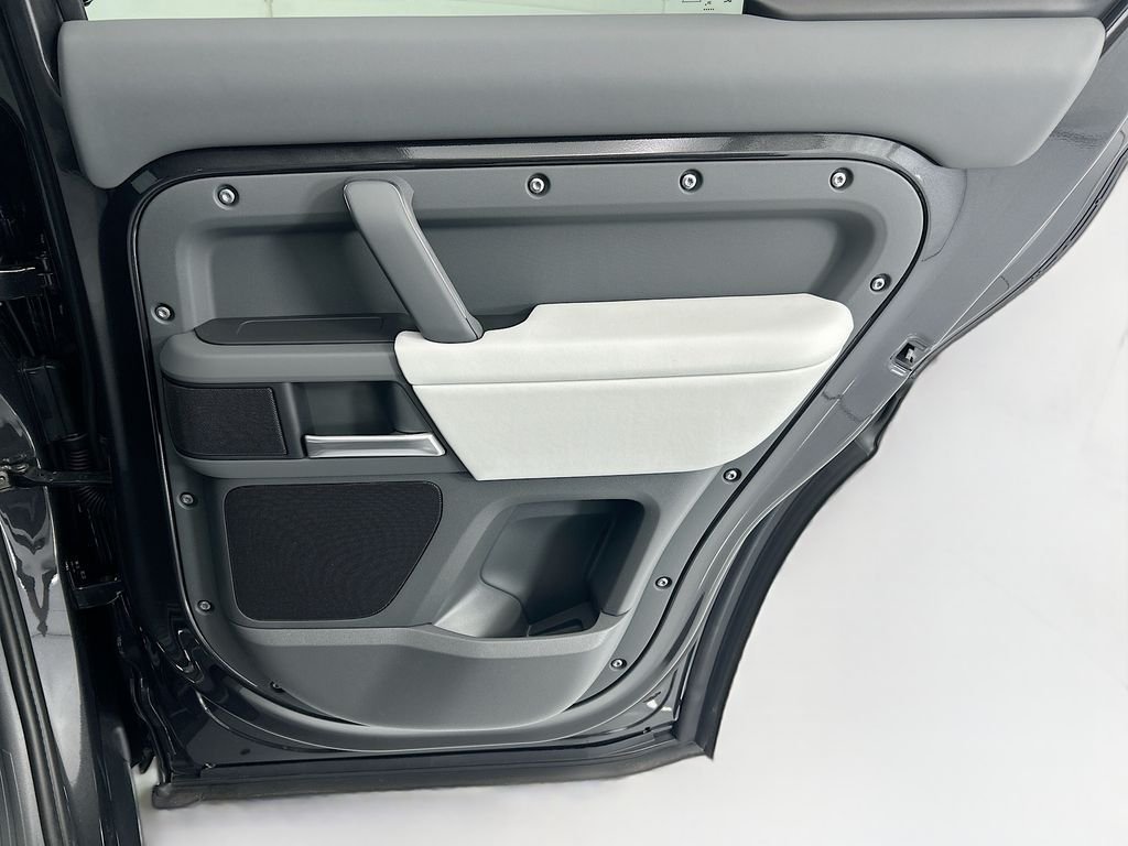 2026 Land Rover Defender X-Dynamic SE - Photo 26
