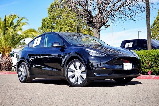 Used 2021 Black Tesla Long Range image 1