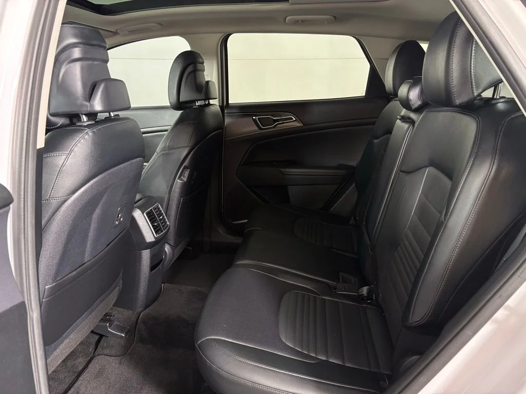 Used 2023 White Kia SX-Prestige image 40