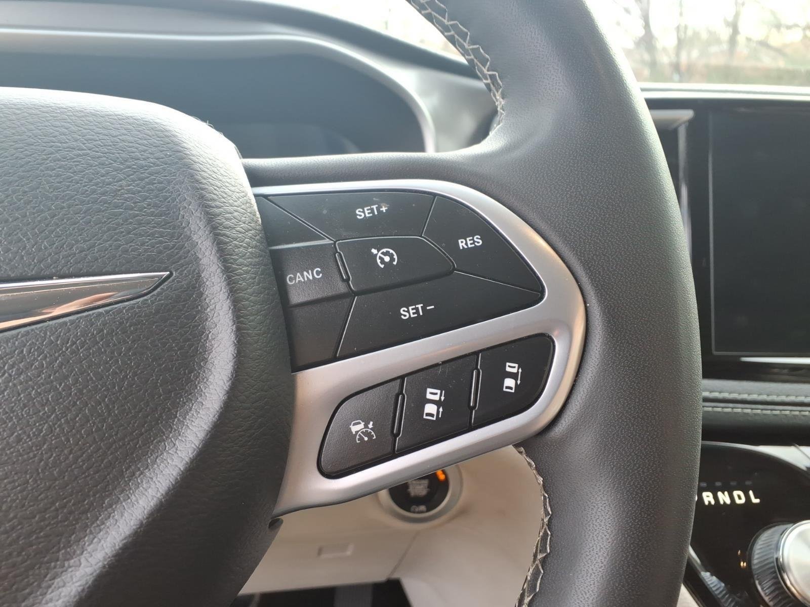 Used 2023 Silver Mist Clearcoat Chrysler Hybrid Touring L image 22