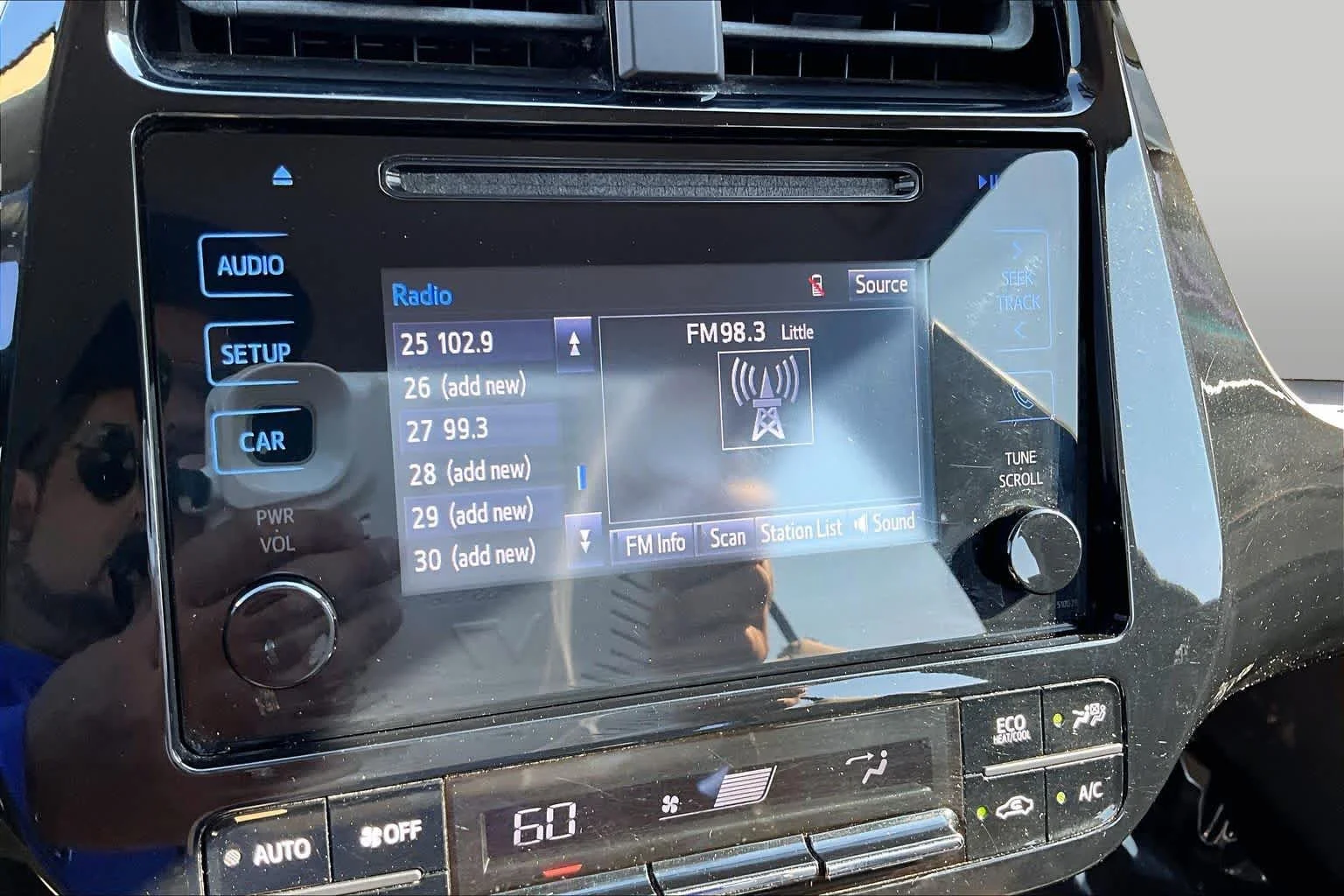 Used 2016 Blizzard Pearl Toyota Three image 25