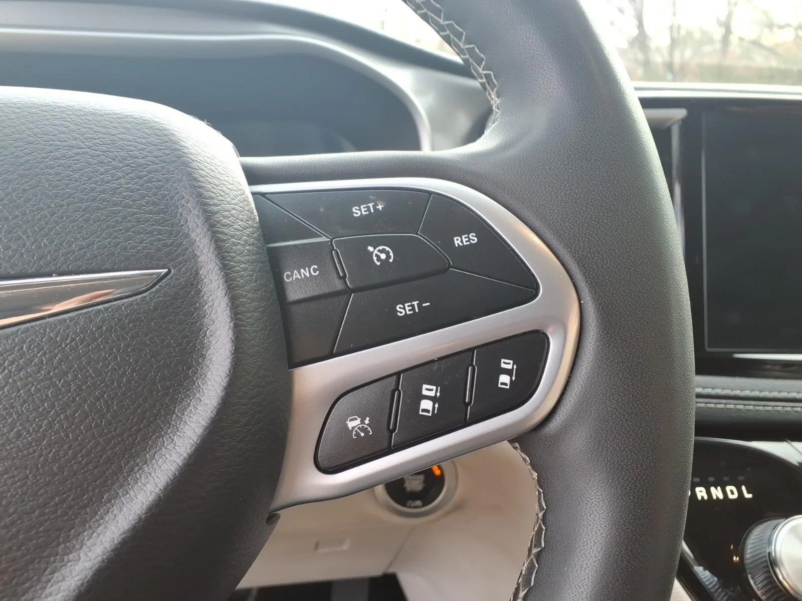 Used 2023 Silver Mist Clearcoat Chrysler Hybrid Touring L image 22