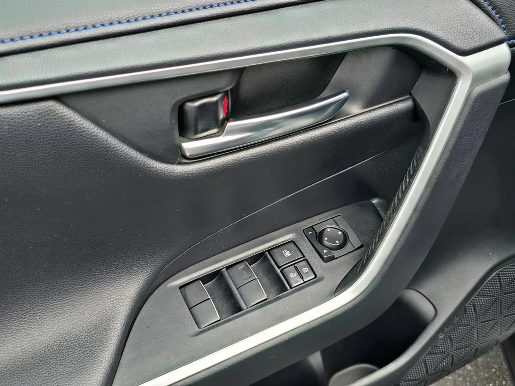 2021 Toyota RAV4 XSE - Photo 25