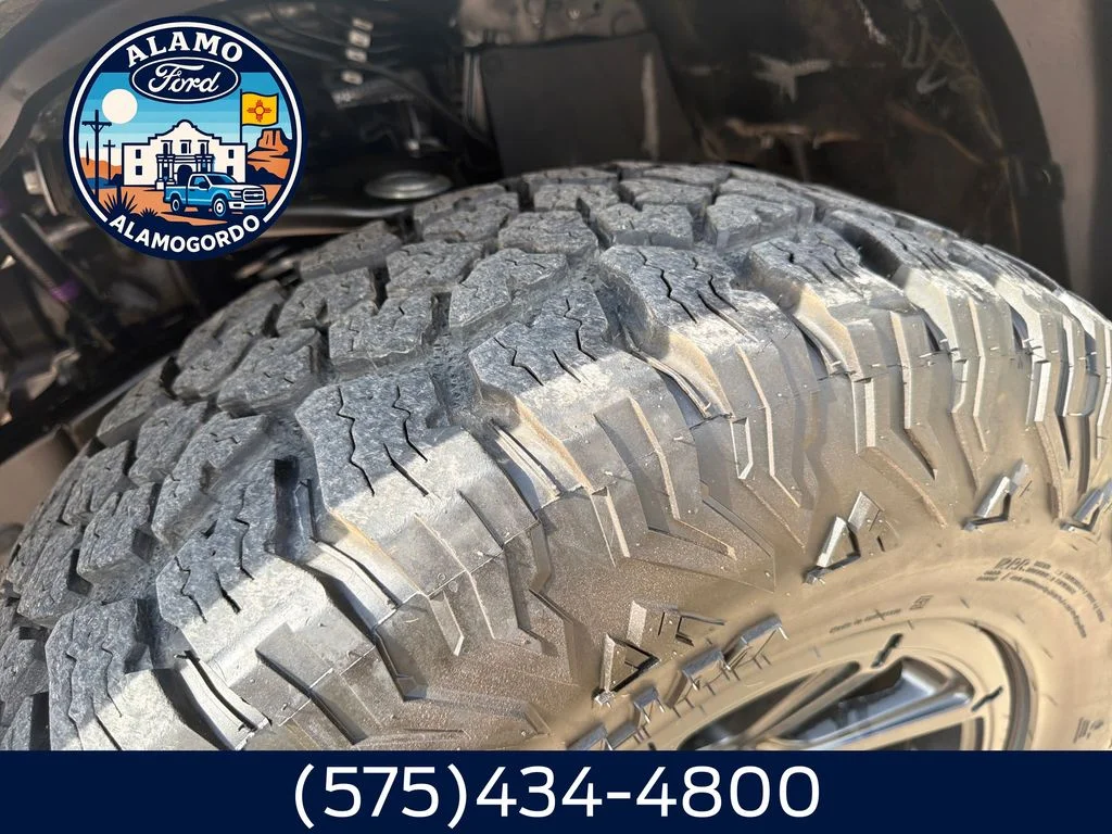 Used 2016 Silver Sky Metallic Toyota SR5 image 27