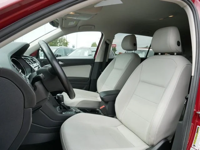 Used 2018 Cardinal Red Metallic Volkswagen 2.0T SE image 15