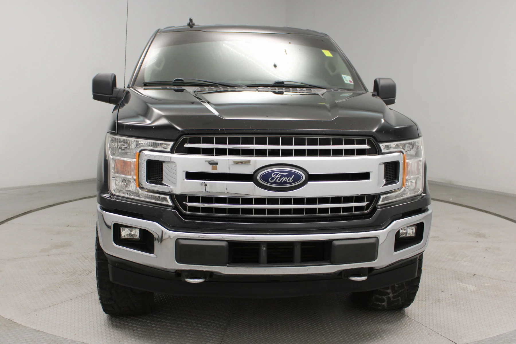 Used 2018 SHADOW BLACK Ford XLT 4X4  SUPER CREW BOX 4X4 image 29