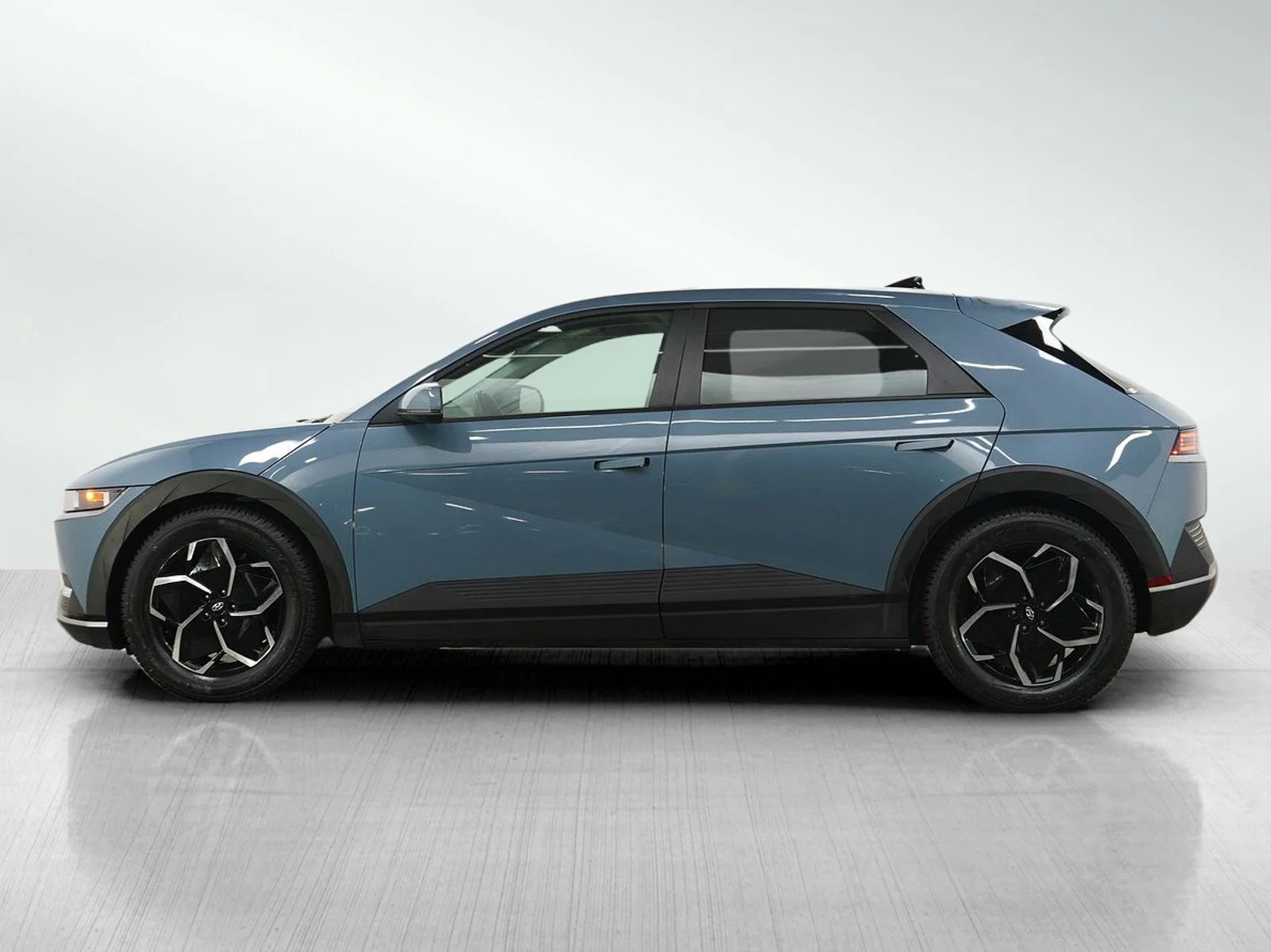 Used 2024 Hyundai IONIQ 5 SE with VIN KM8KMDDF6RU244417 for sale in Wayzata, MN