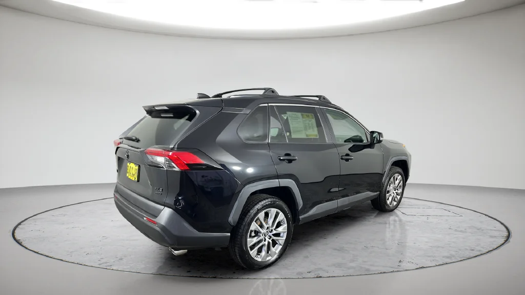 2019 Toyota RAV4 XLE Premium - Photo 7
