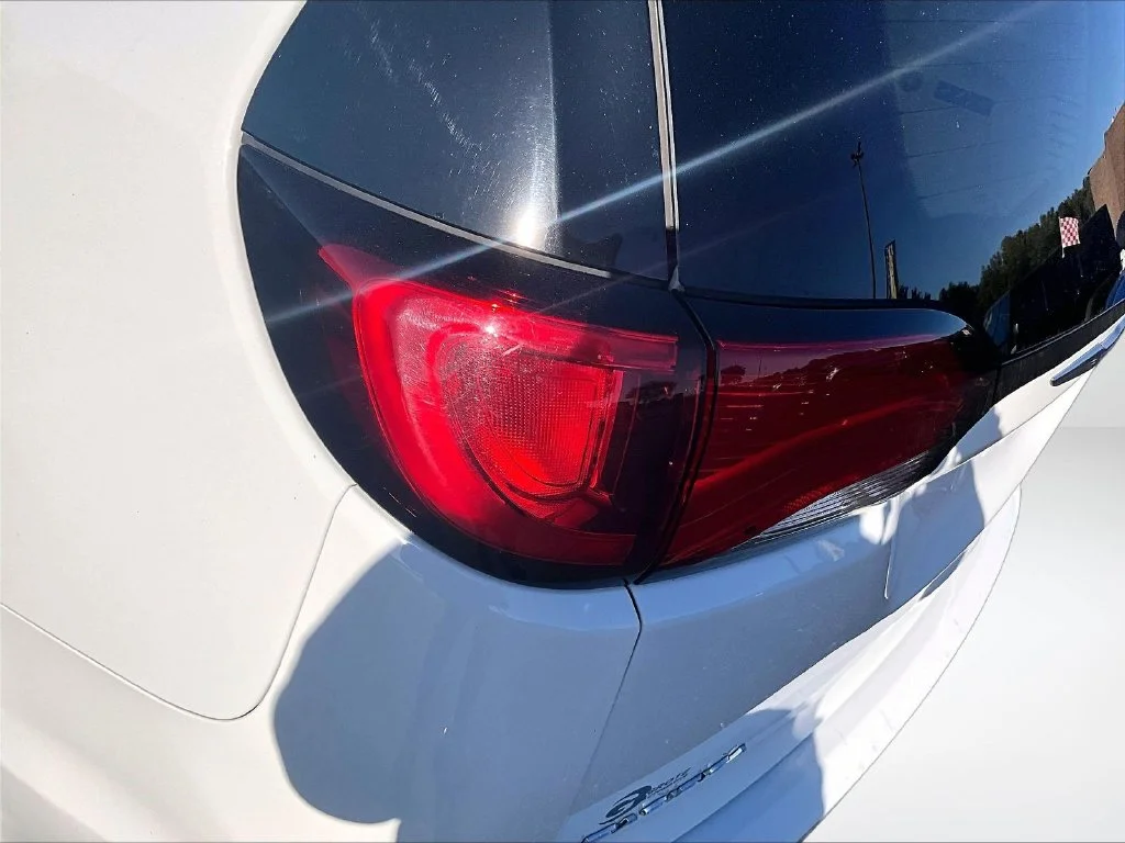 Used 2018 White Chrysler Limited image 28